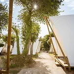 Kampaoh Playa Campsite *
